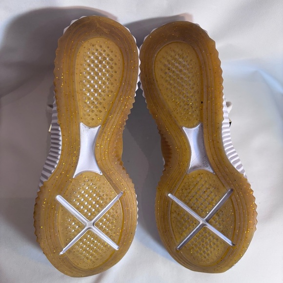 PUMA Sz 9.5 High Top White Textured Sneakers with Rise Gold Buckle Rubber Sole - Picture 10 of 13